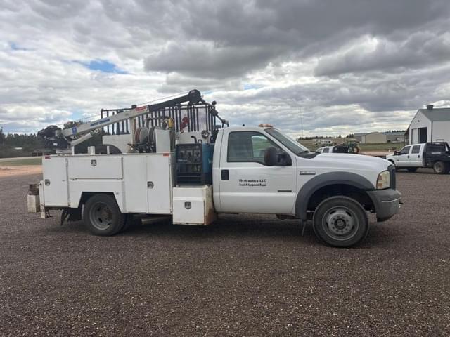 Image of Ford F-550 equipment image 3
