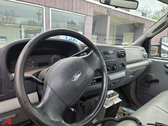 Image of Ford F-550 equipment image 3