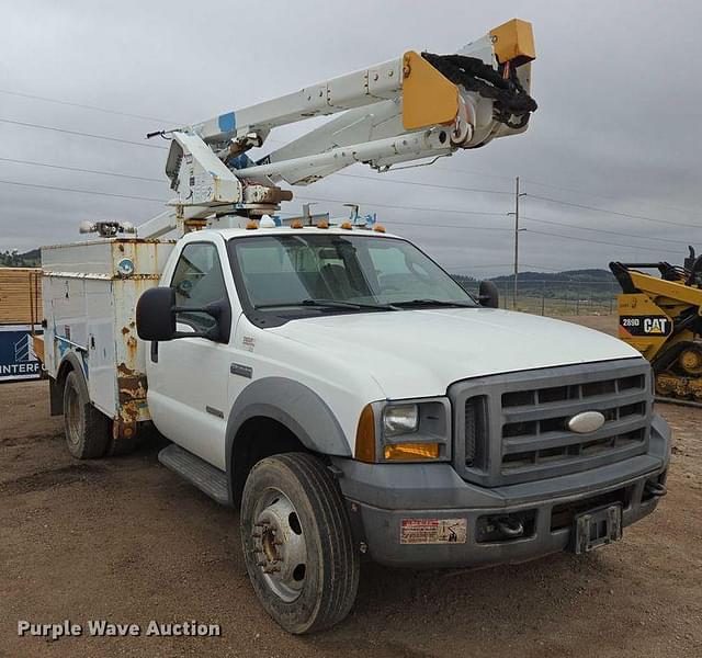 Image of Ford F-550 equipment image 2