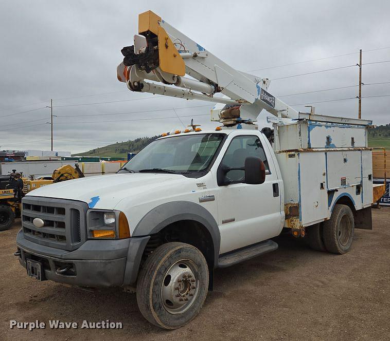 Image of Ford F-550 Primary image