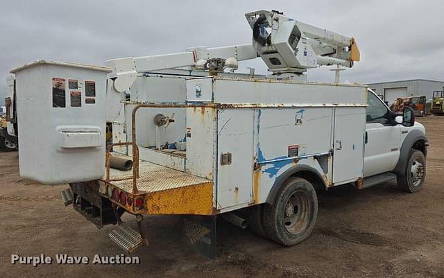 Image of Ford F-550 equipment image 4
