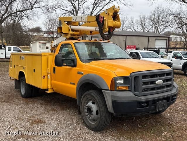 Image of Ford F-550 equipment image 2