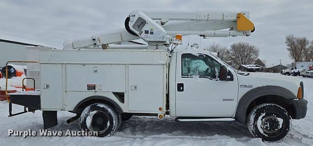 Image of Ford F-550 equipment image 3