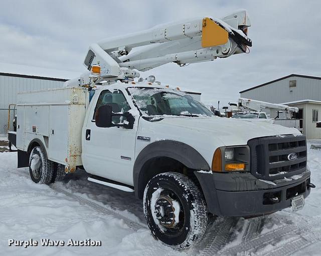 Image of Ford F-550 equipment image 2