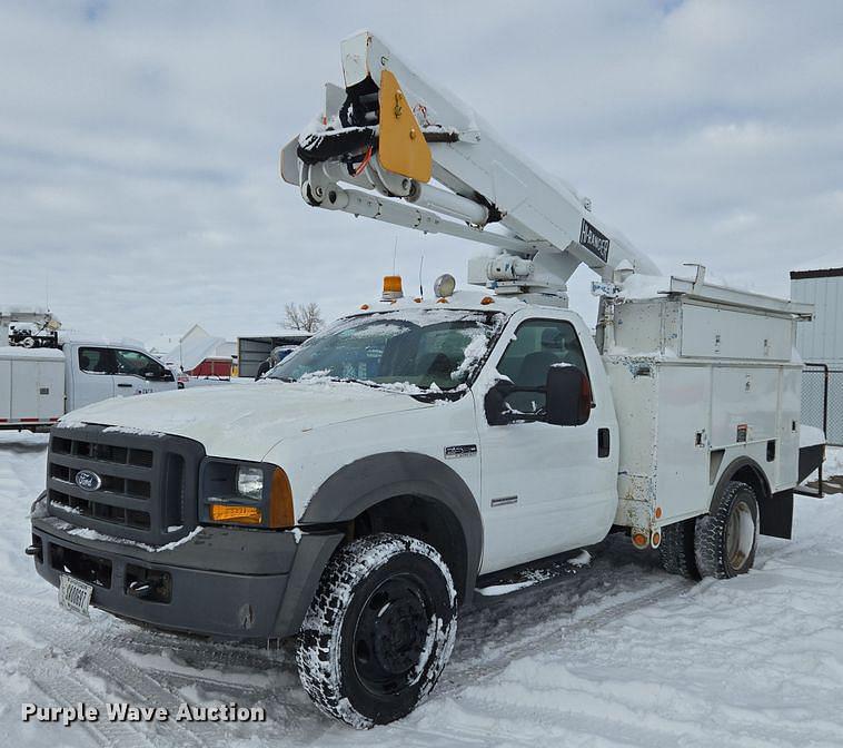 Image of Ford F-550 Primary image