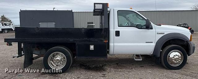 Image of Ford F-550 equipment image 3