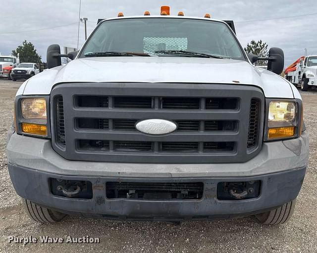 Image of Ford F-550 equipment image 1