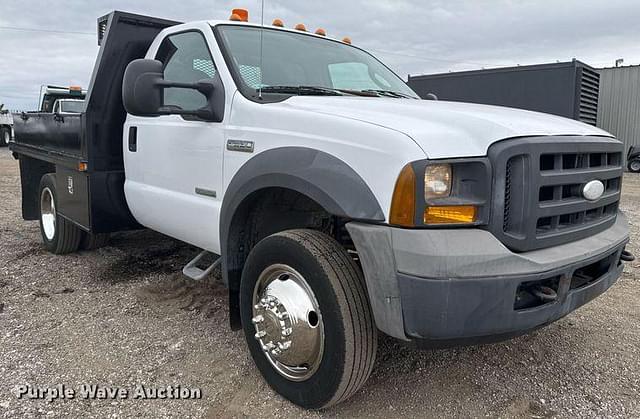 Image of Ford F-550 equipment image 2