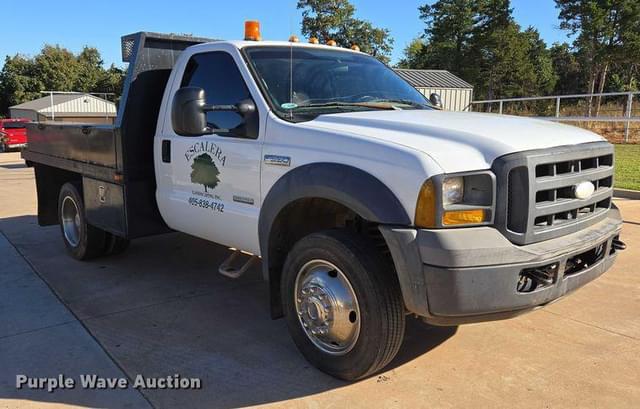 Image of Ford F-550 equipment image 2