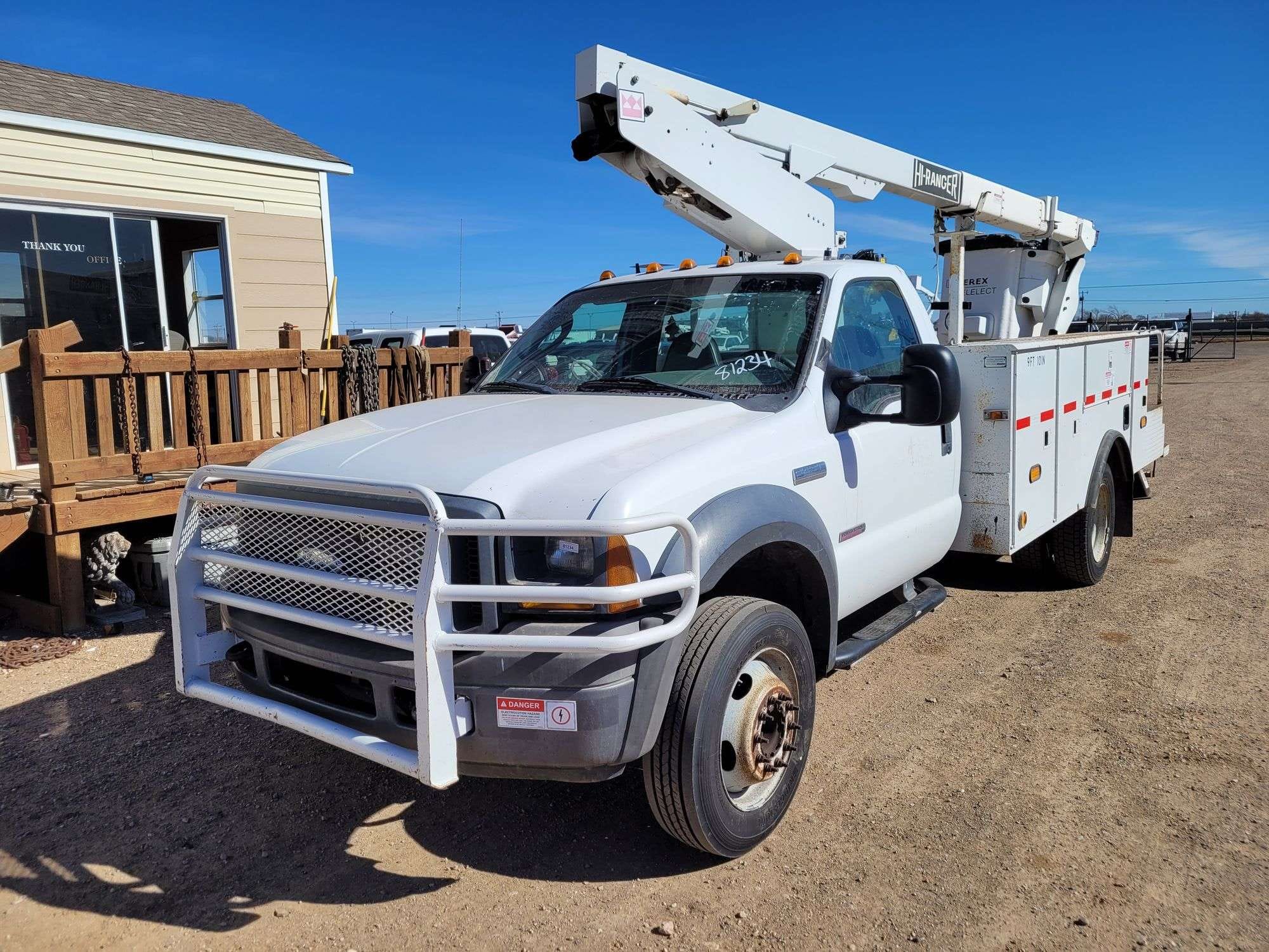 2005 Ford F-550 Equipment Image0