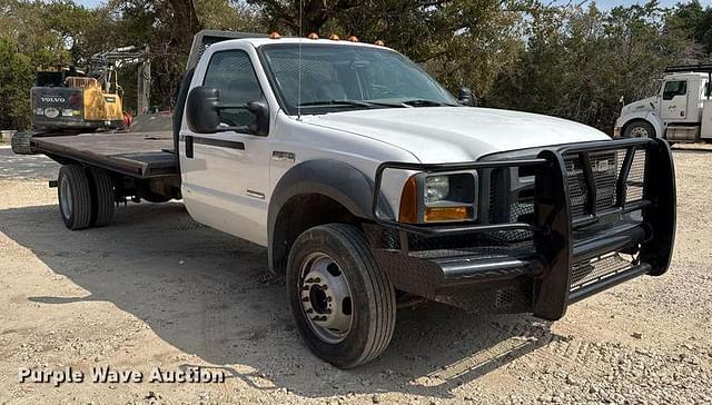 Image of Ford F-550 equipment image 2