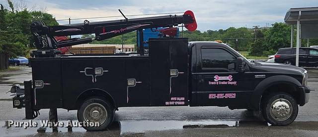 Image of Ford F-550 equipment image 3