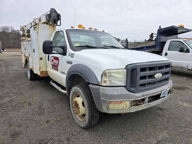 Image of Ford F-550 equipment image 2