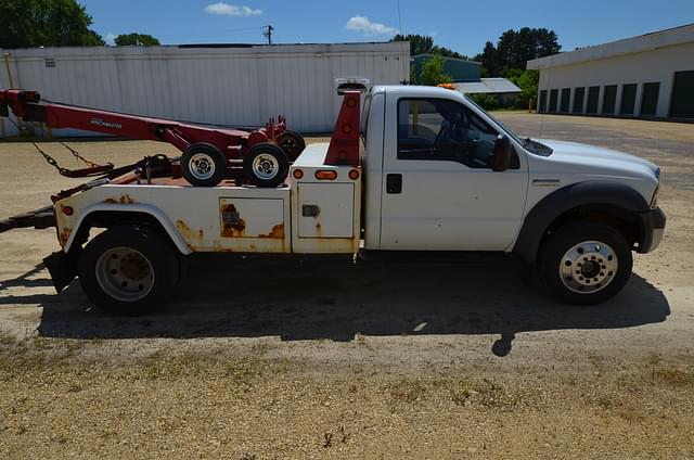 Image of Ford F-550 equipment image 4