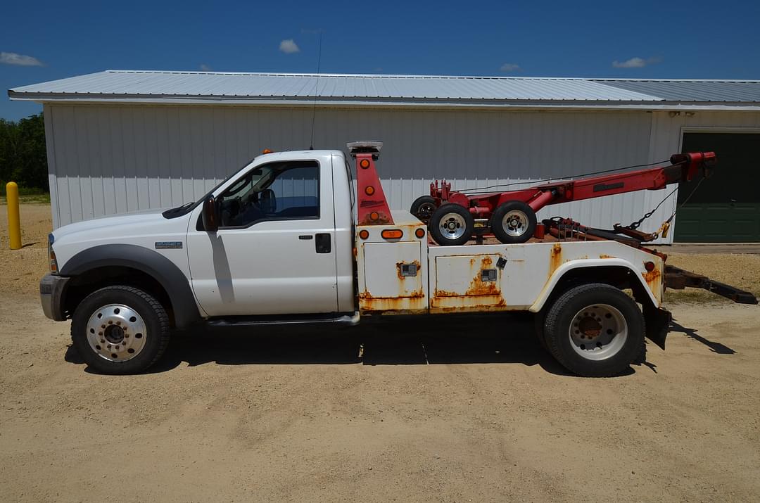 Image of Ford F-550 Primary image
