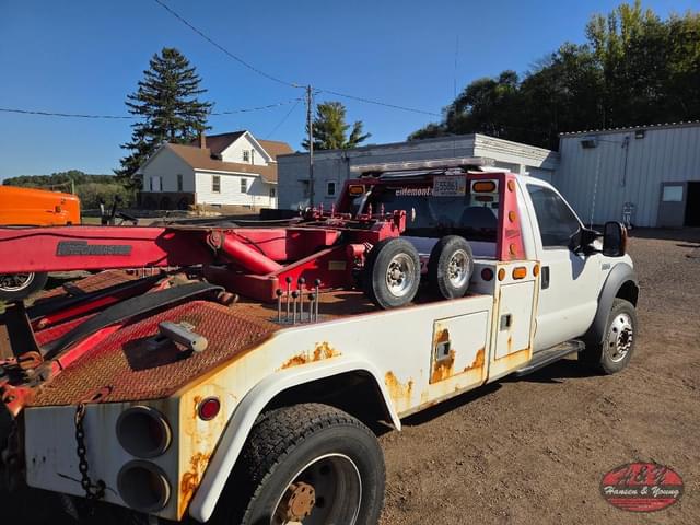 Image of Ford F-550 equipment image 2