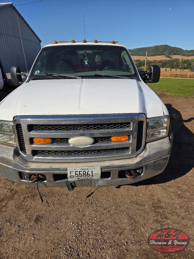 Image of Ford F-550 equipment image 4