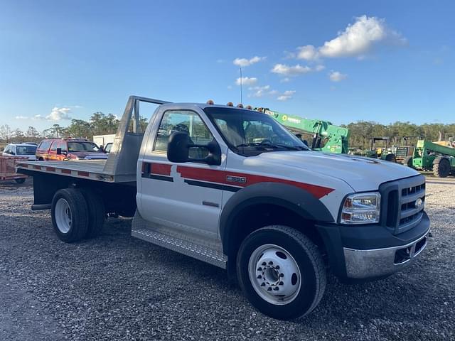 Image of Ford F-550 equipment image 3