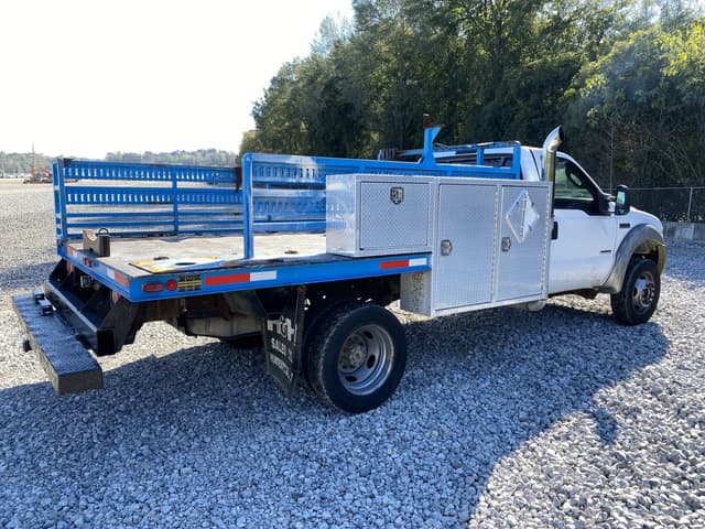 Image of Ford F-550 equipment image 2