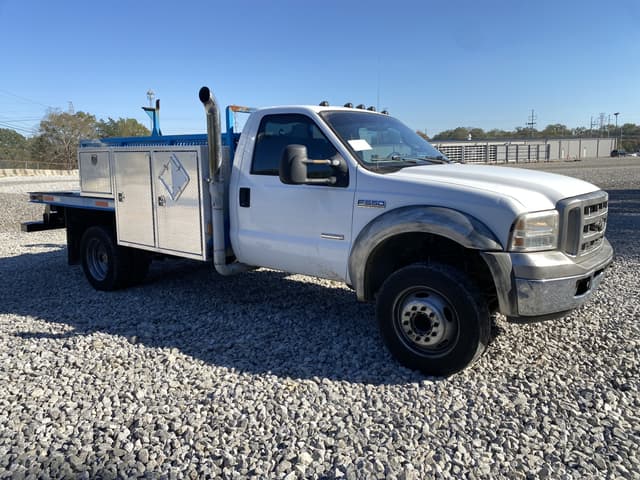 Image of Ford F-550 equipment image 3
