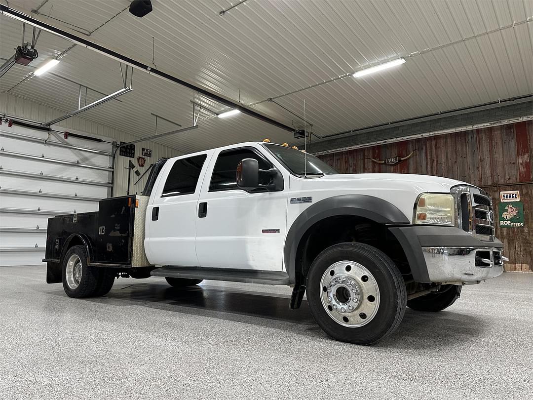 Image of Ford F-550 Primary image