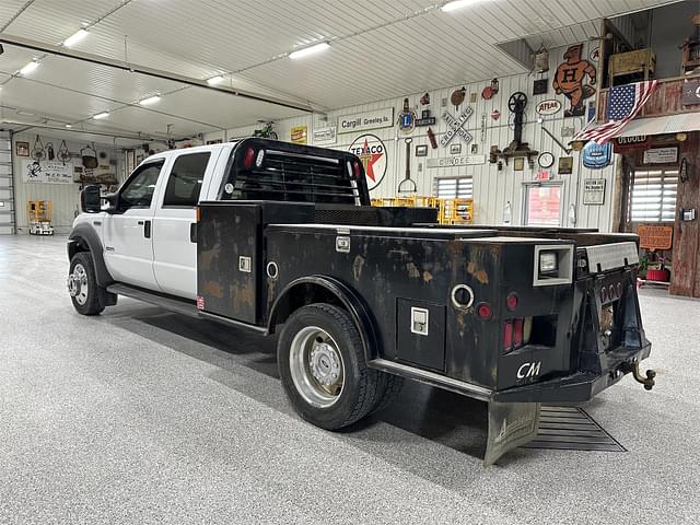 Image of Ford F-550 equipment image 4