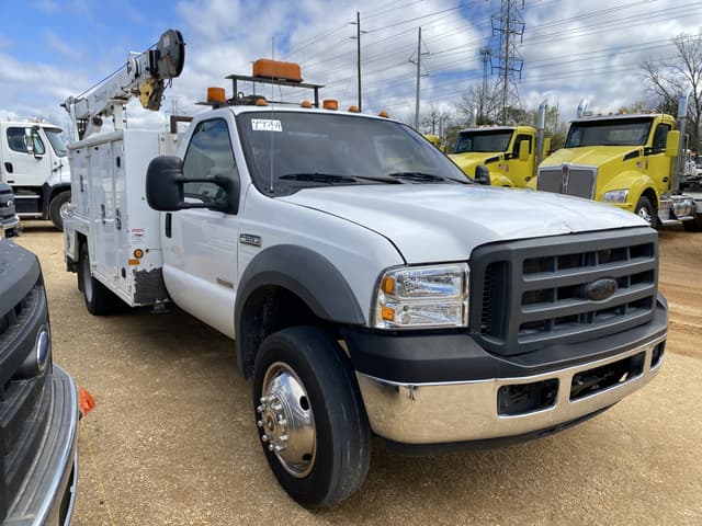 Image of Ford F-550 equipment image 3
