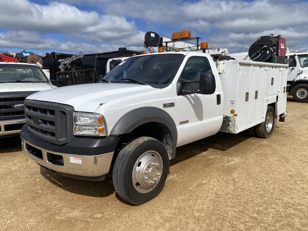 Image of Ford F-550 Primary image