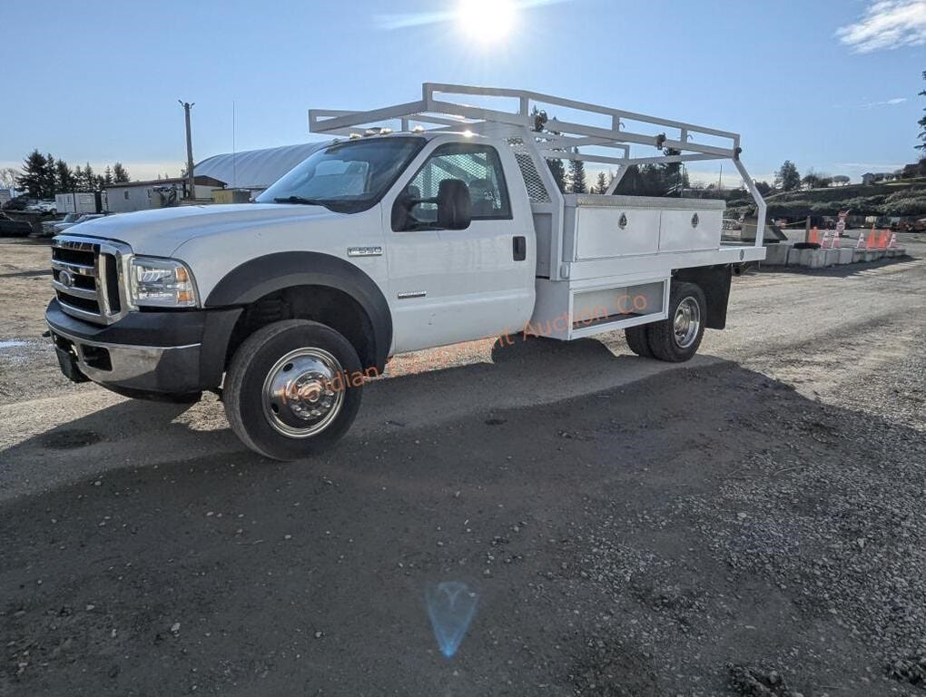 2005 Ford F-550 Equipment Image0
