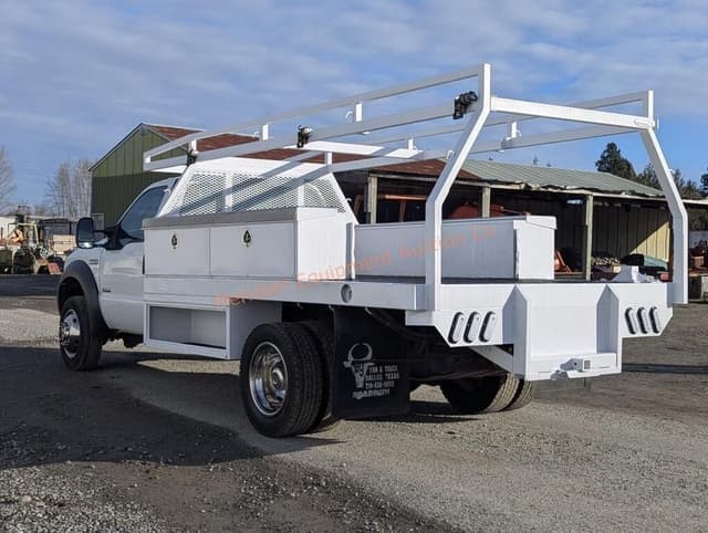 Image of Ford F-550 equipment image 4