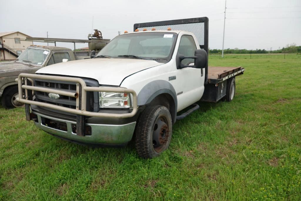 Image of Ford F-550 Primary image