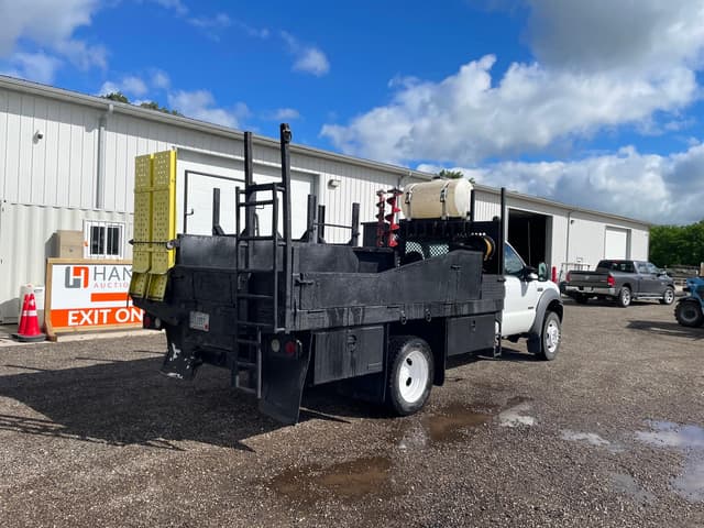 Image of Ford F-550 equipment image 4
