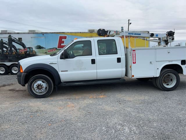 Image of Ford F-550 equipment image 2
