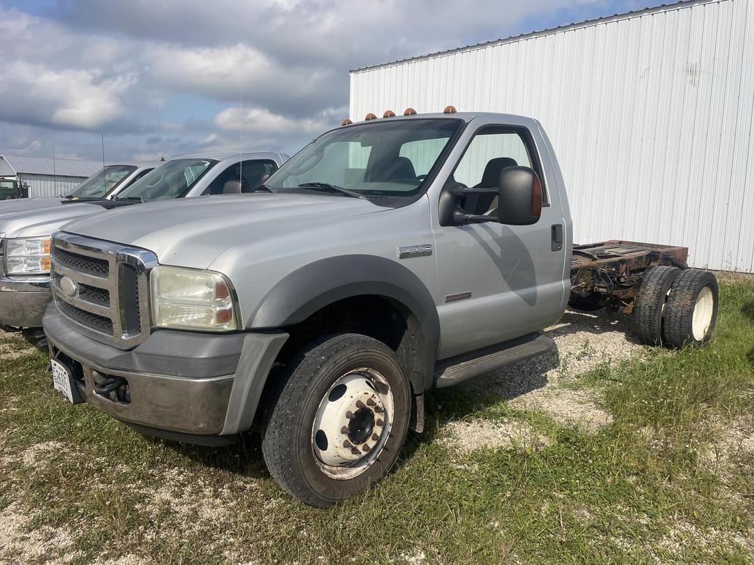 Image of Ford F-550 Primary image