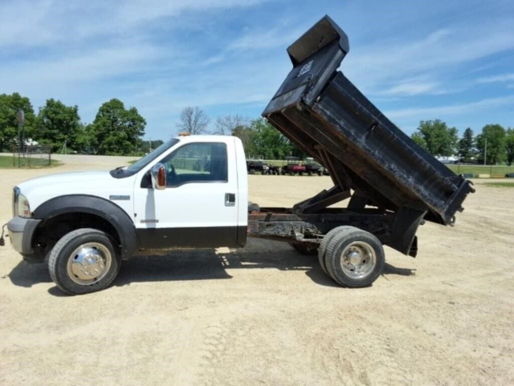 2005 Ford F-550 Equipment Image0