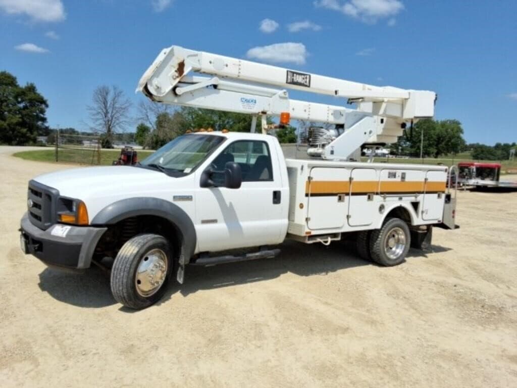 Image of Ford F-550 Primary image