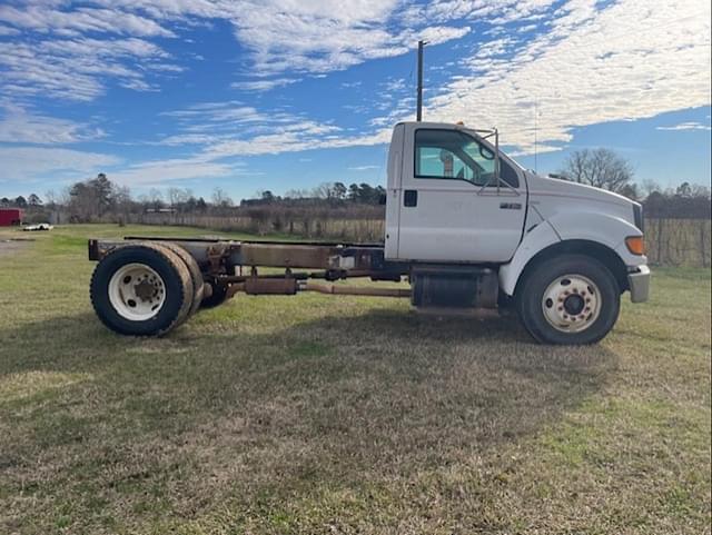 Image of Ford F-650 equipment image 4