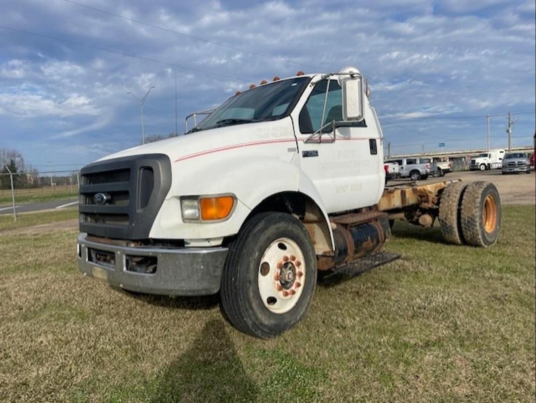 Image of Ford F-650 Primary image