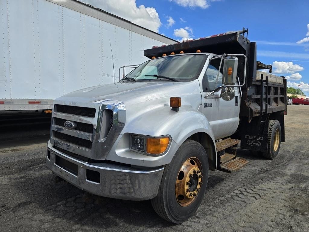 2005 Ford F-650 Equipment Image0