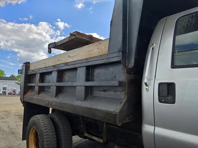 Image of Ford F-650 equipment image 4