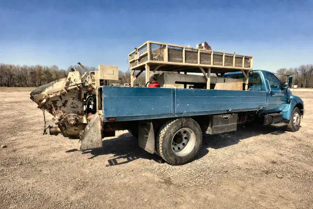 Image of Ford F-650 equipment image 4