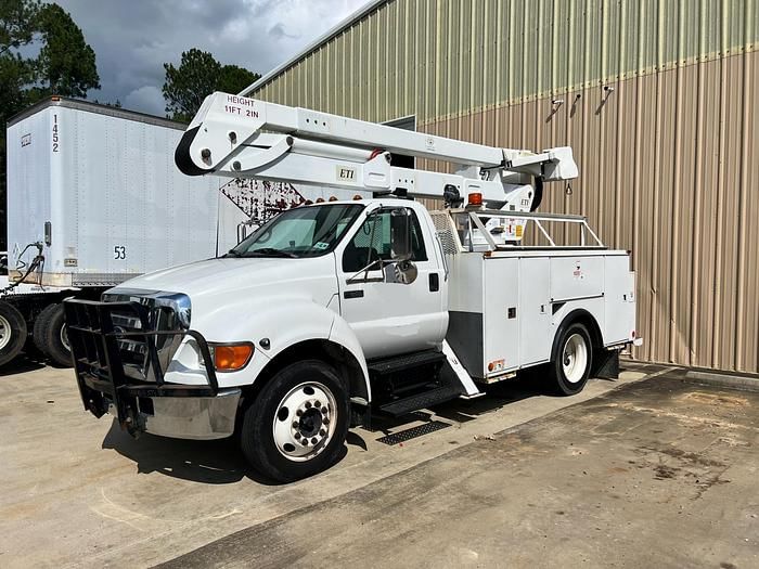 2005 Ford F-650 Equipment Image0