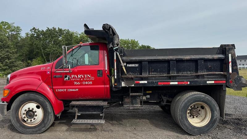 Image of Ford F-650 Primary image