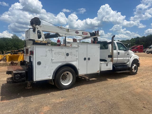 Image of Ford F-650 equipment image 3