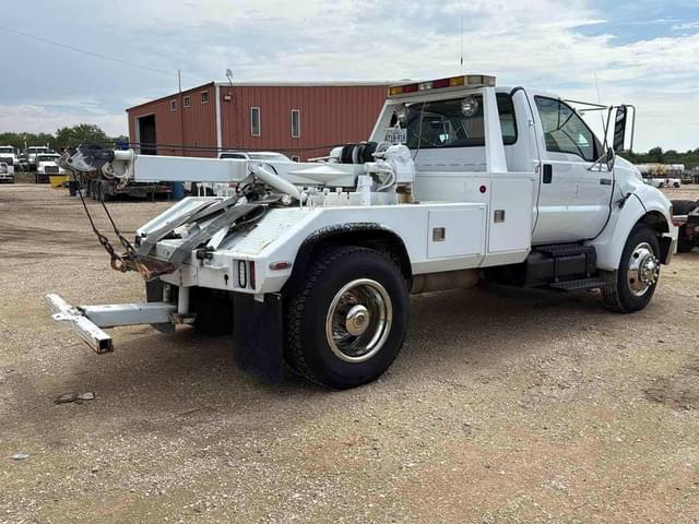 Image of Ford F-650 equipment image 3