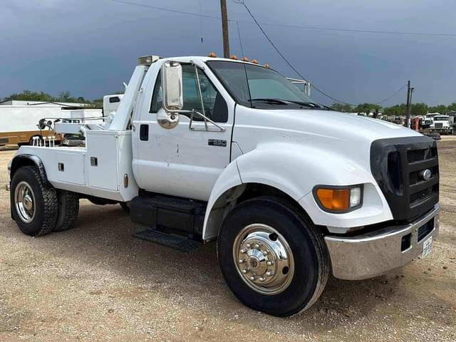 Image of Ford F-650 equipment image 2