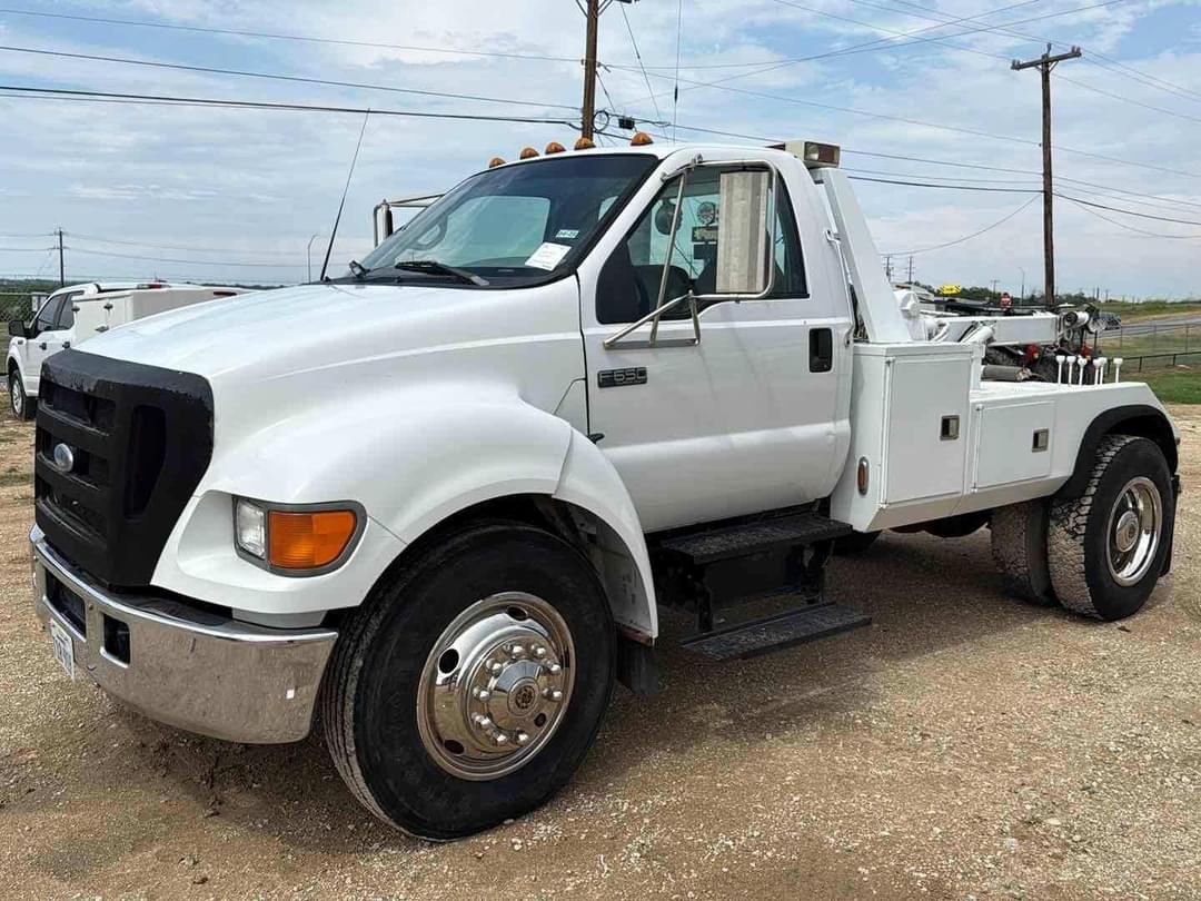 Image of Ford F-650 Primary image