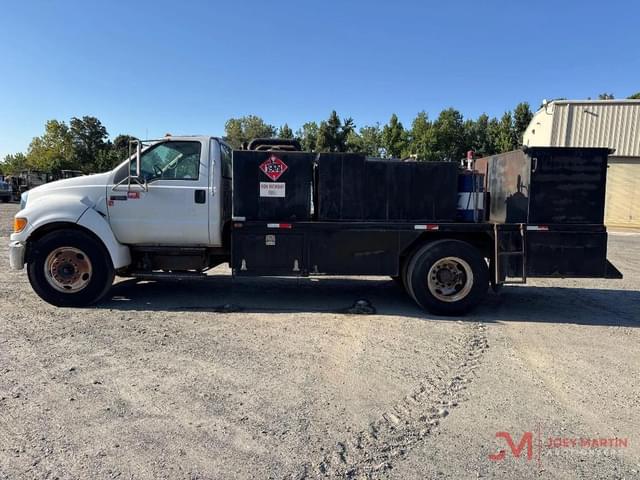 Image of Ford F-650 equipment image 4