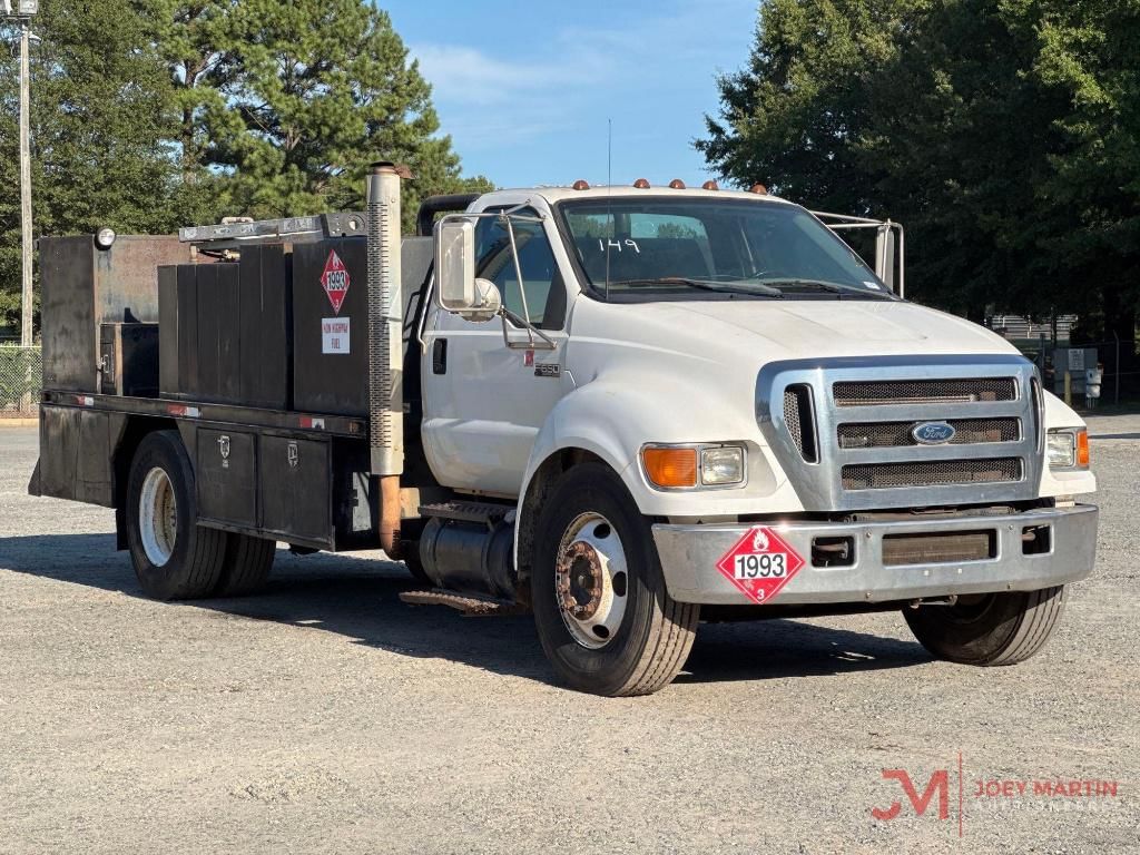 2005 Ford F-650 Equipment Image0