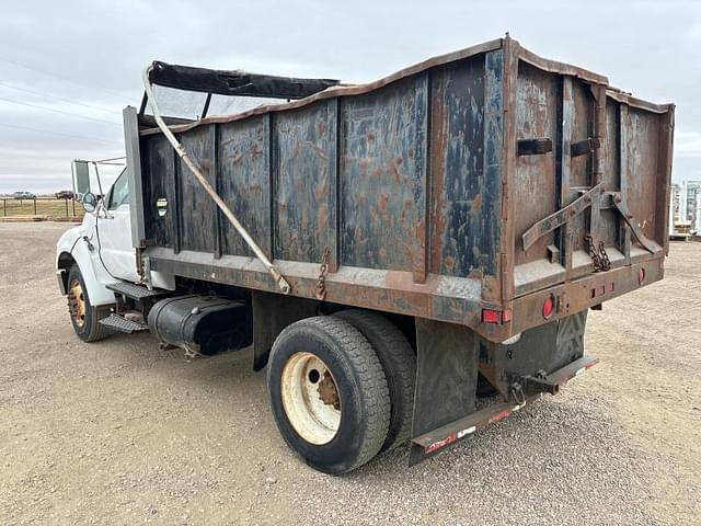 Image of Ford F-750 equipment image 3